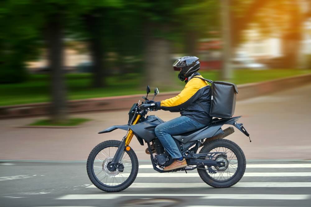 how-long-of-a-following-distance-should-motorcycles-leave